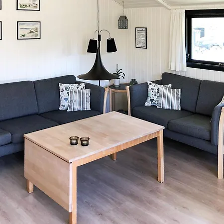 6 Person In Bl Vand Blåvand